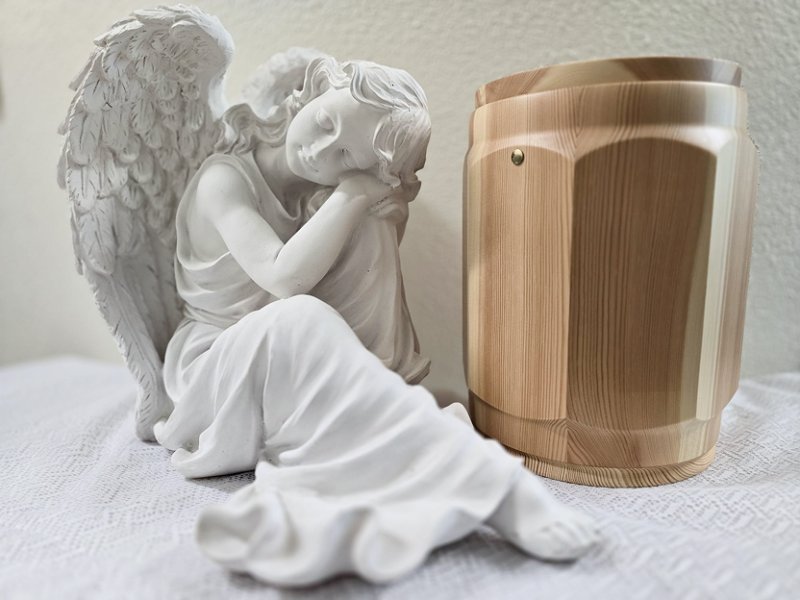 Dažāda materiāla urnas Angel Debesīs filiālē